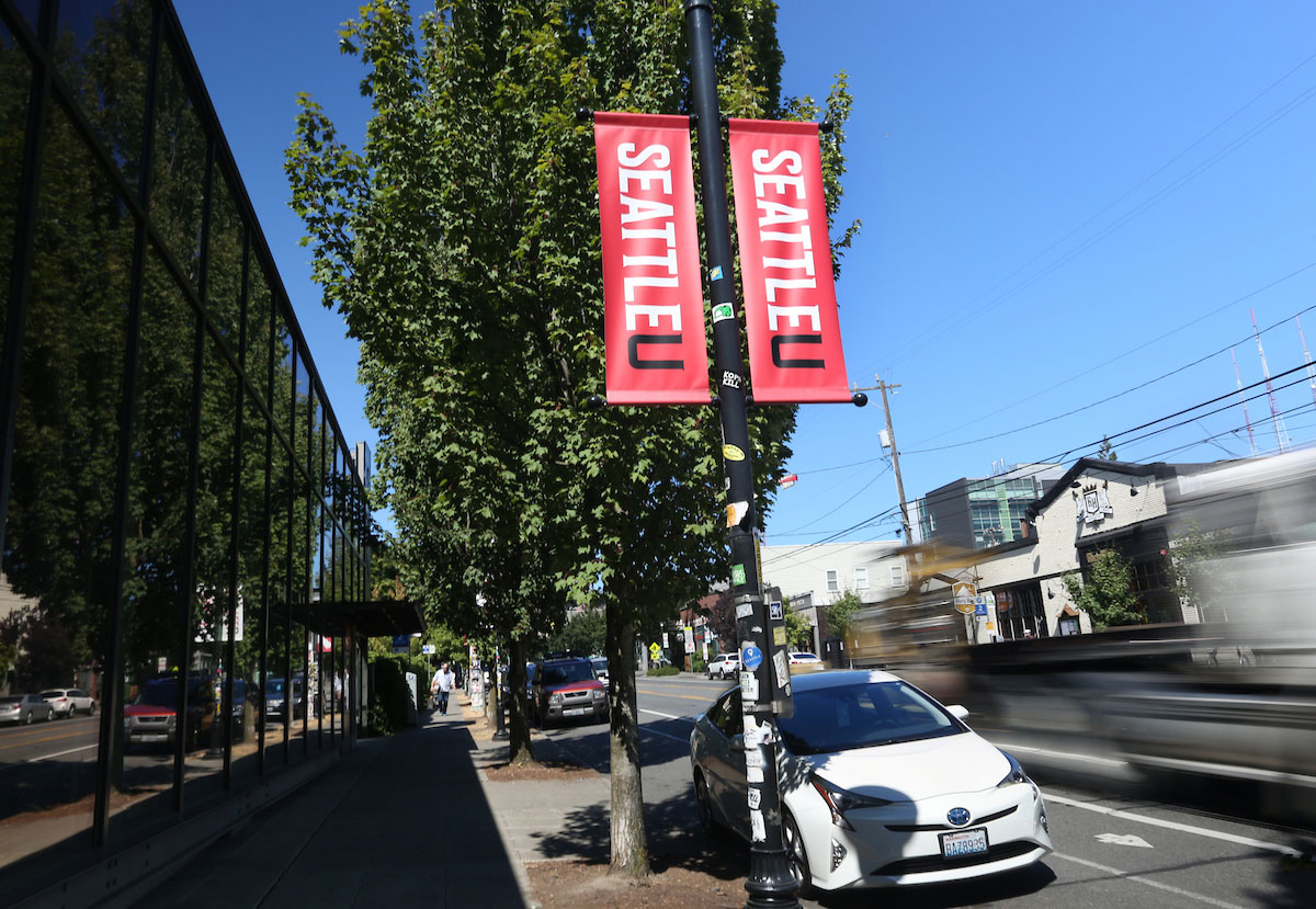 Street banners along 12th Avenue featuring classic SU spirit mark